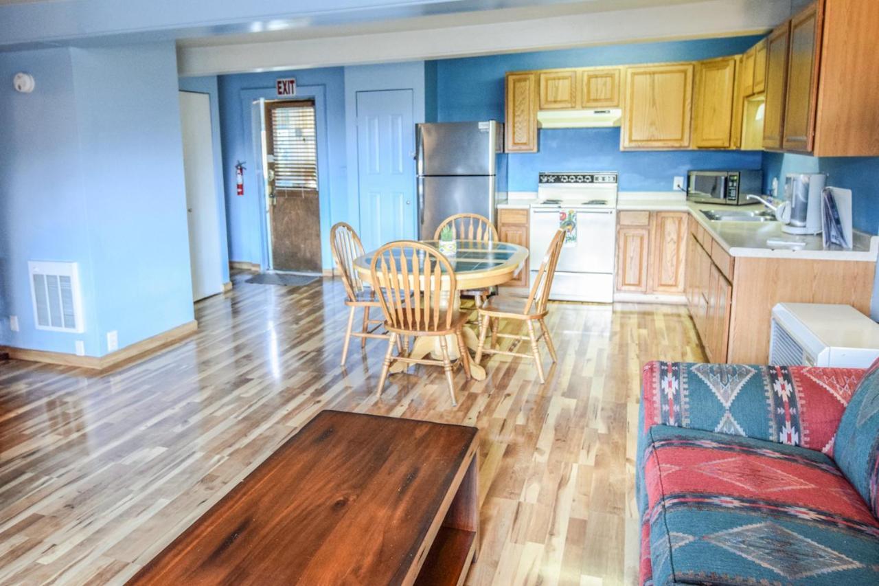 Brown & Hawkins Historical Apartments Seward Esterno foto
